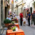 Eating outdoor in Tuscany